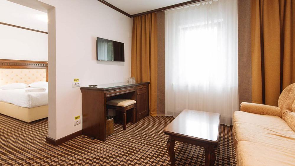 Hotel Alpin Rarau Câmpulung Moldovenesc Екстериор снимка