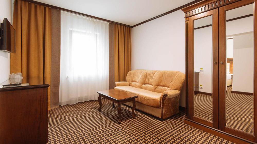 Hotel Alpin Rarau Câmpulung Moldovenesc Екстериор снимка